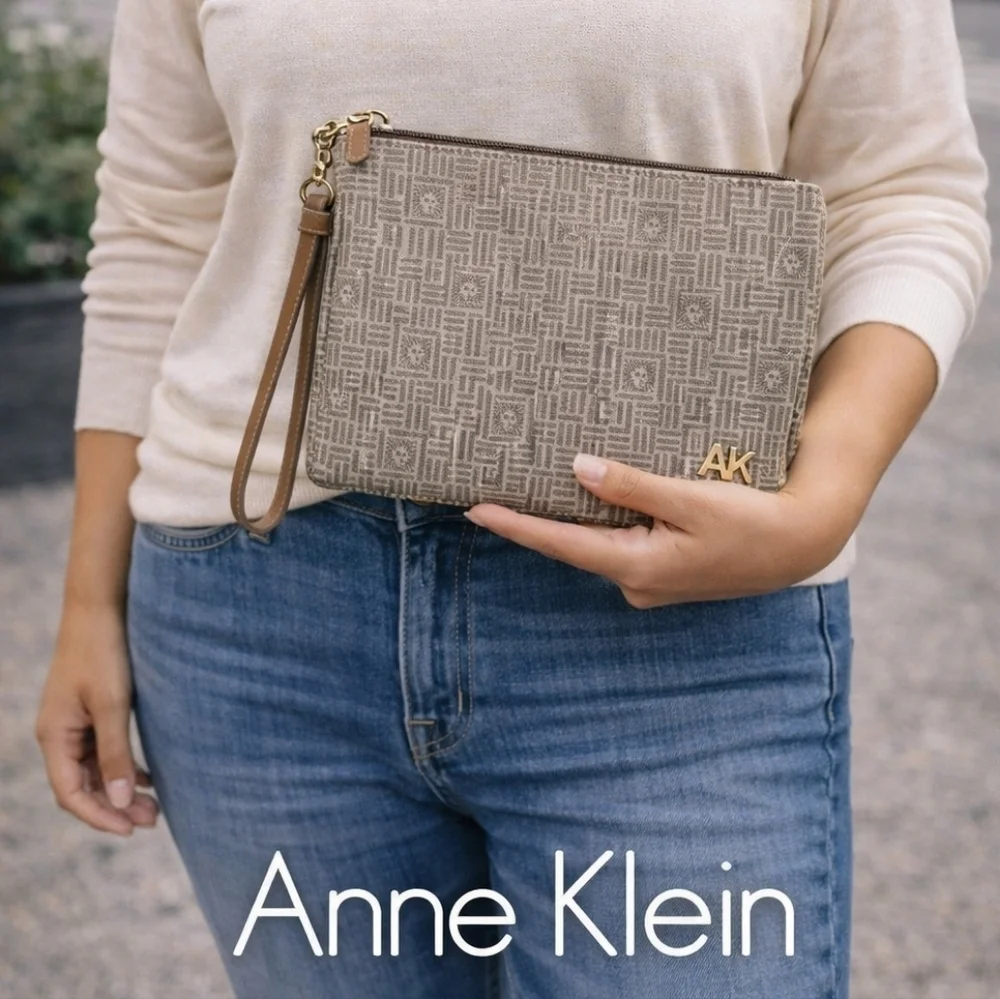Anne Klein logo pattern wallet/wristlet